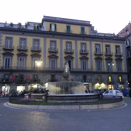 Palazzo Satriano 4* Nápoly