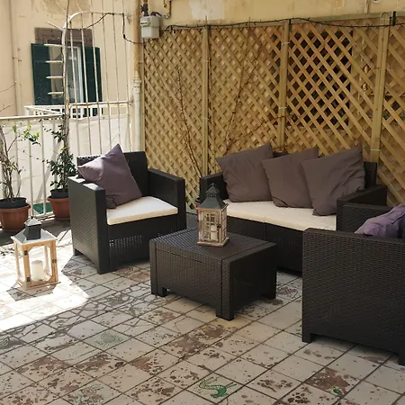 Couette-café Palazzo Satriano 4*