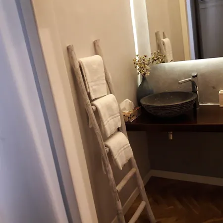 Alojamento de Acomodação e Pequeno-almoço Palazzo Satriano 4*