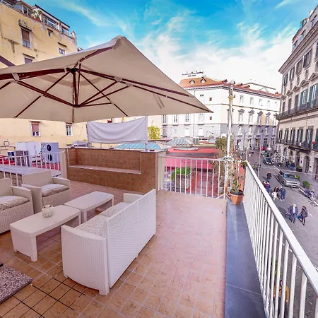 فندق مبيت وإفطار Palazzo Satriano نابولي