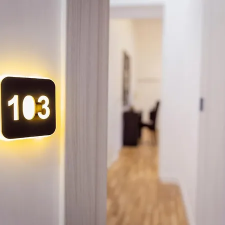 فندق مبيت وإفطار Palazzo Satriano نابولي